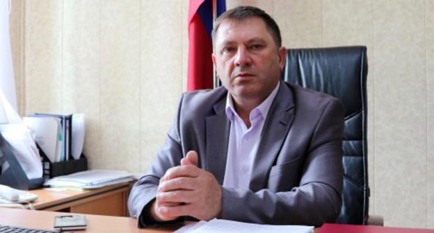   Ахмедов Ахмед Исрафилович. Фото: Пресс-служба  муниципального образования "Докузпаринский район. http://dokuz-para.ru/press-tsentr/novosti-rayona/akhmed-akhmedov-naznachen-vrio-glavy-mr-dokuzparinskiy-rayon-_897