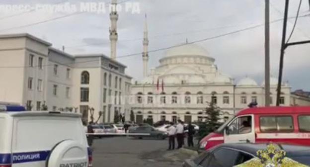 Силовики возле здания муфтията Дагестана. Махачкала, 20 мая 2019 г. Фото: Пресс-служба МВД по РД