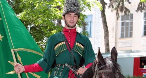 Участники конного марша прошли в центре Нальчика. Фото Людмилы Маратовой для "Кавказского узла"