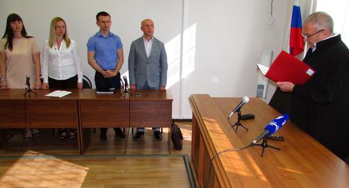Судья Климов зачитывает решение суда. Фото Вячеслава Ященко для "Кавказского узла"

