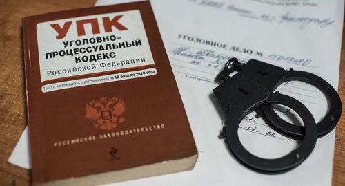 Наручники и Уголовно-процессуальный кодекс © Фото Елены Синеок, Юга.ру