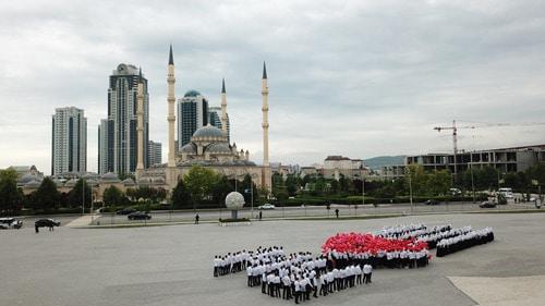 Флешмоб в честь месяца Рамадан в Грозном. Фото пресс-службы мэрии. http://grozmer.ru