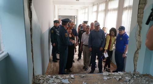 Последствия землетрясения в Буйнакске 25 мая 2019 года. Фото: пресс-служба ГУ МЧС РФ по Дагестану http://05.mchs.gov.ru/pressroom/news/item/8118249/