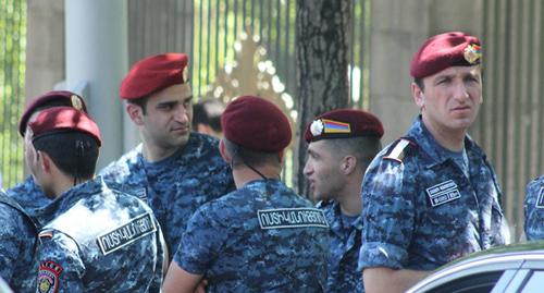 Сотрудники силовых структур Армении. Фото Тиграна Петросяна для "Кавказского узла"