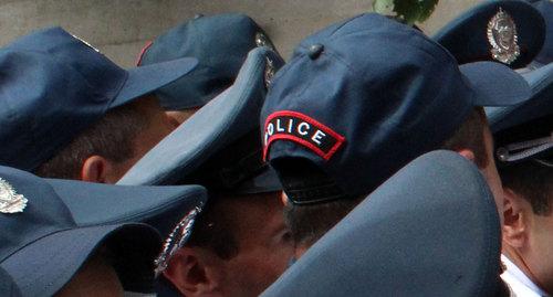 Головные уборы сотрудников полиции Армении. Фото Тиграна Петросяна для "Кавказского узла"