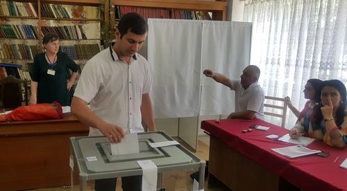 Голосование на одном из избирательных участков в Цхинвале. 9 июня 2019 года. Фото Анны Джиоевой для "Кавказского узла"