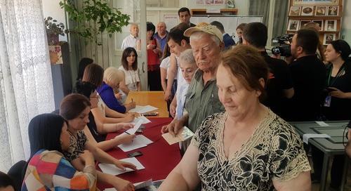 Голосование на одном из избирательных участков в Цхинвале. 9 июня 2019 года. Фото Анны Джиоевой для "Кавказского узла"