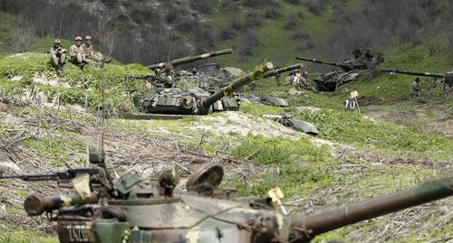 На линии соприкосновения в Нагорном Карабахе. Фото: REUTERS/Staff TPX IMAGES OF THE DAY