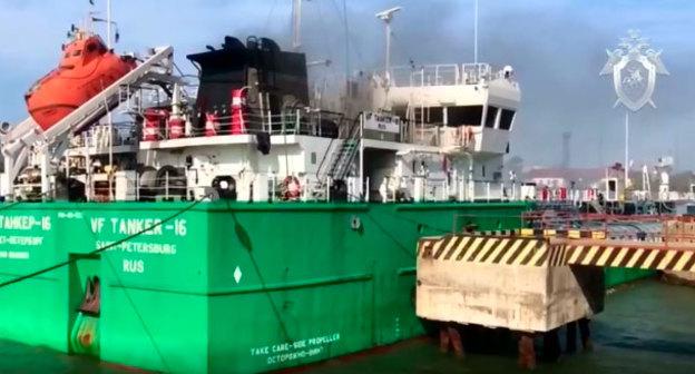 Ликвидация последствий взрыва на танкере в Махачкалинском порту. Фото http://yusut.sledcom.ru/news/item/1364020/