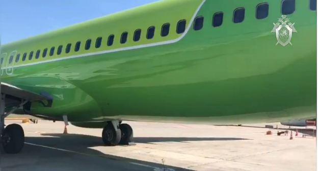 Самолет рейсом Москва-Краснодар совершил жесткую посадку в аэропорту Краснодара. Скриншот видео пресс-службы Южного следственного управления на транспорте СКР. http://yusut.sledcom.ru/news/item/1365007/