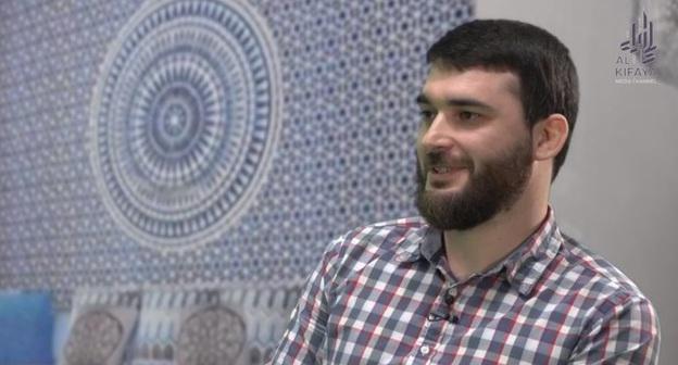 Абдулмумин Гаджиев. Скриншот с видео Абдулмумина Гаджиева https://www.youtube.com/watch?v=qi3sehVgyls