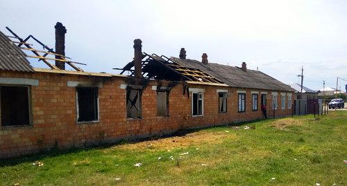 Сгоревший дом в Сунже. Фото Умар Йовлой для "Кавказского узла"