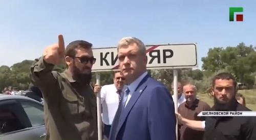 Представители Чечни и Дагестана на границе республик. Скриншот с видео https://www.youtube.com/watch?v=7PFq_gv4ILQ