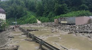 Сель в Сочи затопил канализационную станцию и дорогу