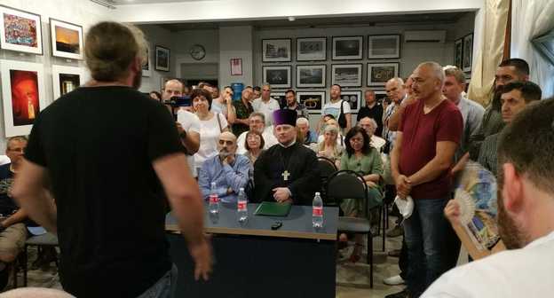 Слушания по вопросу строительства храма на улице Чайковского в Сочи. 27 июня 2019 года. Фото Светланы Кравченко для "Кавказского узла"