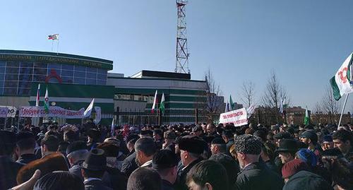 Участники митинга в Магасе. 26 марта 2019 года. Фото Умара Йовлоя для "Кавказского узла"