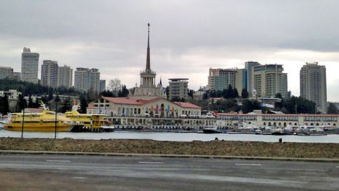 Вид на старый Морской вокзал со стороны порта. Сочи. Фото Григория Шведова для "Кавказского узла"
