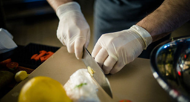 Приготовление блюда © Николай Ильин, ЮГА.ру
