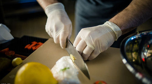 Приготовление блюда © Николай Ильин, ЮГА.ру
Приготовление блюда © Николай Ильин, ЮГА.ру