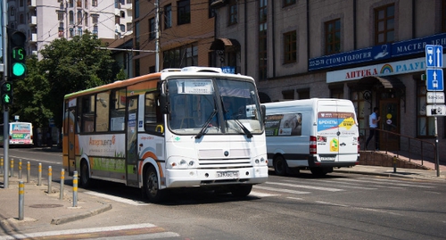 Автобусы в Краснодаре. Фото Елены Синеок, Юга.ру