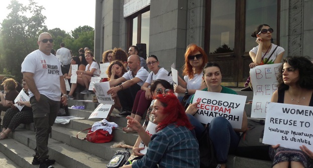 Марш в поддержку сестер Хачатурян в Ереване. Фото предоставлено "Кавказскому узлу" Заруи Ованнисян
