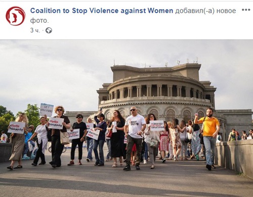 Скриншот со страницы Coalition to Stop Violence against Women в Facebook https://www.facebook.com/csvwarmenia/photos/a.593985050639486/2291291017575539/?type=3&theater