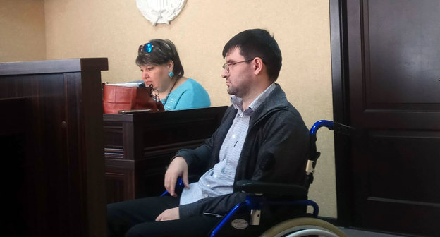 Владислав Хохлачев и его адвокат в зале военного суда Ростова-на-Дону, сентябрь 2018 года. Фото Константина Волгина для "Кавказского узла"
