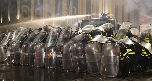 Сотрудники полиции во время акции протеста. Тбилиси, 21 июня 2019 года. Фото: REUTERS/Irakli Gedenidze