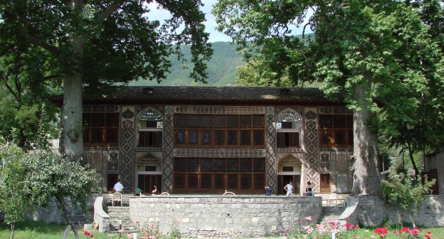 Дворец шекинских ханов. Фото: Grandmaster, https://commons.wikimedia.org/w/index.php?curid=2556348