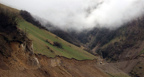 Дорога, ведущая в Ботлихский район на перевале Харами. Фото Магмоеда Магомедова для "Кавказского узла"