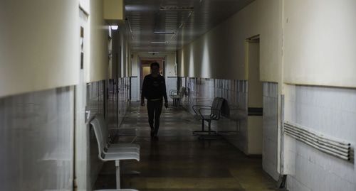 Больничный коридор. Фото Елены Синеок, Юга.ру
