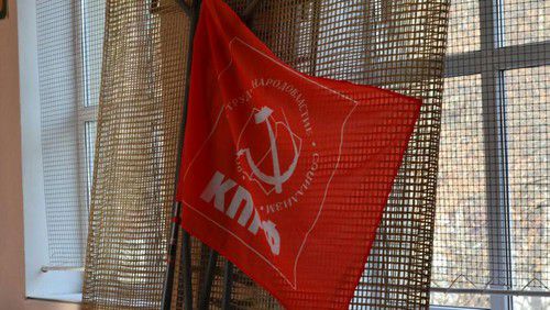 Флаг КПРФ. Фото пресс-службы отделения партии в Карачаево-Черкесии. http://kprf-kchr.ru
