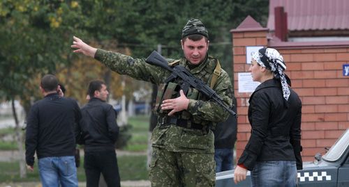 Сотрудник силовой структуры в Чечне. Фото: REUTERS/Alkhan Gargayev