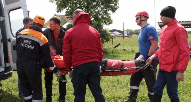 Эвакуация пострадавшего альпиниста с горы Галдор 31 июля 2019 года. Фото пресс-службы МЧС Северной Осетии