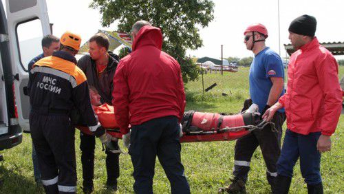 Эвакуация пострадавшего альпиниста с горы Галдор 31 июля 2019 года. Фото пресс-службы МЧС Северной Осетии