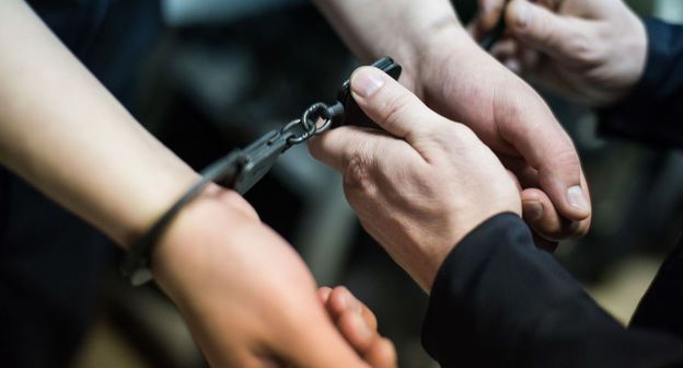 Наручники © Фото Елены Синеок, Юга.ру https://www.yuga.ru/news/441971/
