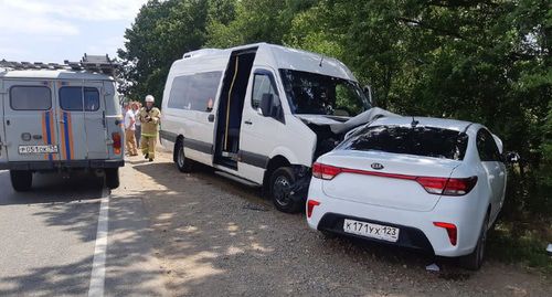 На месте ДТП в Горячем Ключе   © Фото пресс-службы ГУ МВД по Краснодарскому краю
