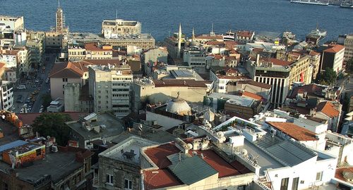 Улицы Стамбула, в котором проживает  журналист Рашид Абдурахманов.  Фото: Misa.stefanovic.07 https://commons.wikimedia.org/wiki/Category:Istanbul#/media/File:DM12_-_Pogled_na_Carigrad.jpg