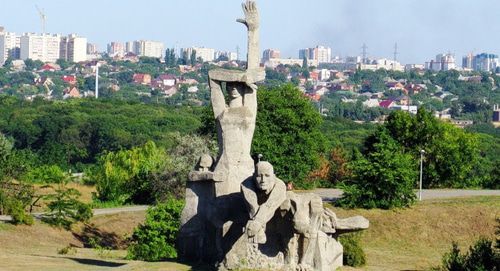 Мемориал памяти убитых в Змиёвской балке. Фото:  автор: Tatjana180474, https://ru.wikipedia.org
