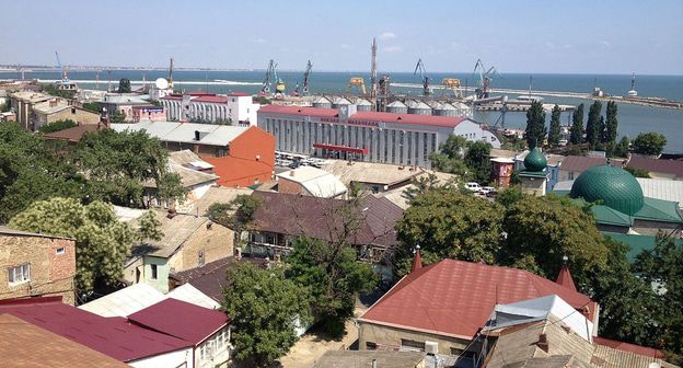 Махачкала. Фото: Далибор З. Чватал
https://commons.wikimedia.org/wiki/Category:Makhachkala#/media/File:Kirovskiy_rayon,_Makhachkala,_Dagestan_Republits,_Russia_-_panoramio_(12).jpg