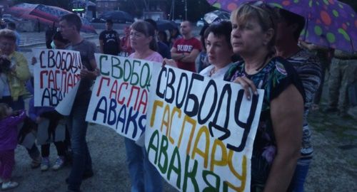 Участники митинга в поддержку блогера Гаспара Авакяна. Фото Константина Волгина для "Кавказского узла".