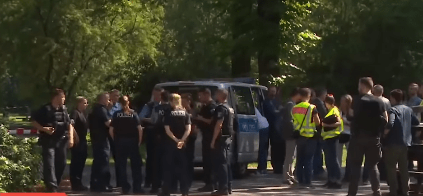Полицейские на месте убийства Хангошвили. Кадр видеосюжета RTVI. https://www.youtube.com/watch?v=OXdsheYI1bU