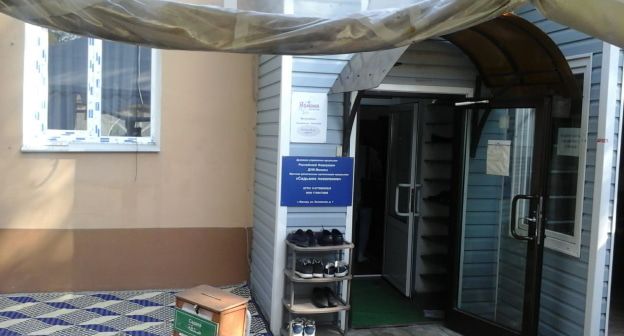 Вход в мечеть на Басовской улице в Москве. Фото Рустама Джалилова для "Кавказского узла".