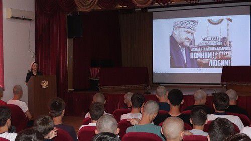 Мероприятие к 68-й годовщине со дня рождения Ахмата Кадырова, 23 августа 2019 года. Фото пресс-службы грозненского суворовского училища: https://гсву.мвд.рф/Press-sluzhba/Novosti/item/18047103