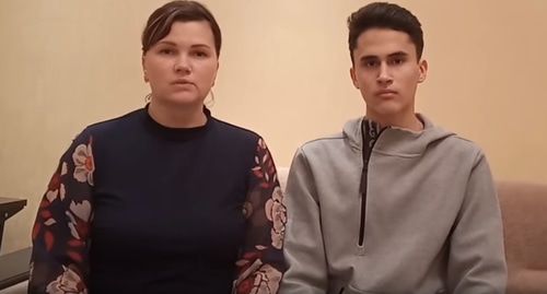 скриншот видеообращения жены и сына Эльвина Исаева.https://www.youtube.com/watch?v=flw-vXUjmYk