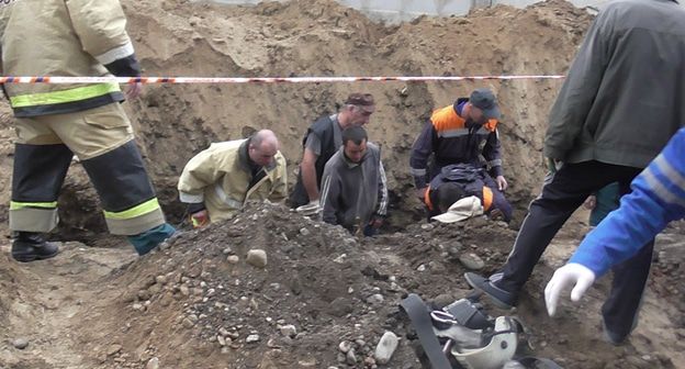 Обвал грунта при проведении земляных работ в г. Нальчик/ Фото: пресс-служба МЧС 