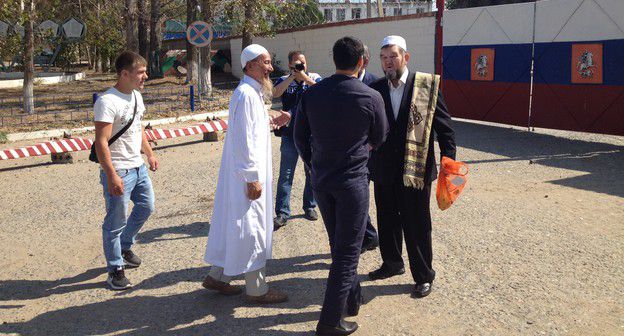 Имам Велитов выходит из колонии. 13 сентября 2019 года. Фото Алены Садовской для "Кавказского узла"