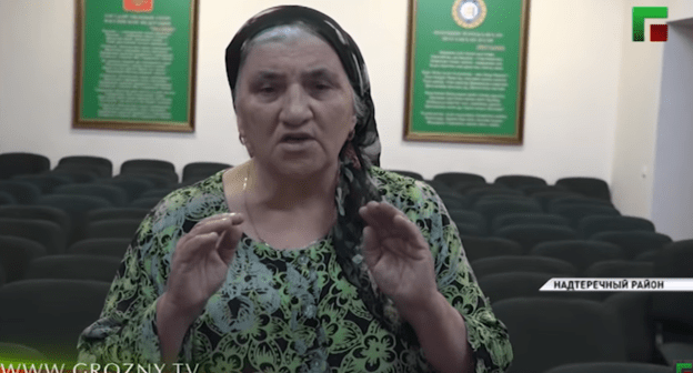 Задержанная за колдовство жительница Чечни Секинат Ибрагимова. Скриншот сюжета ЧГТРК "Грозный": https://youtu.be/1tVqbmcyll4