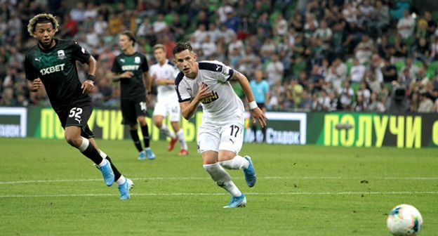 Игроки "Краснодара" и "Крыльев Советов". Фото% пресс-служба ФК "Крылья Советов", http://www.kc-camapa.ru/cgi-bin/newsprn.cgi?17529