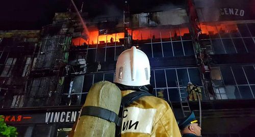 Пожар в грозненском торгово-развлекательном центре. Фото: Пресс-служба ГУ МЧС РФ по Чеченской Республике